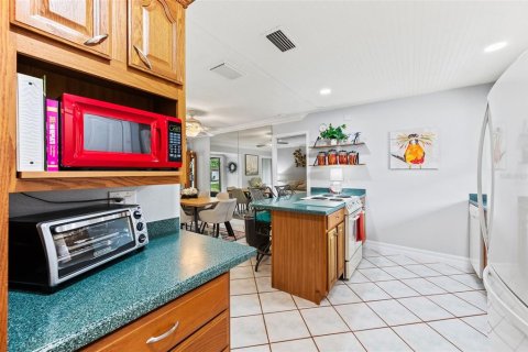 Condo in Fort Myers, Florida, 2 bedrooms  № 966890 - photo 7