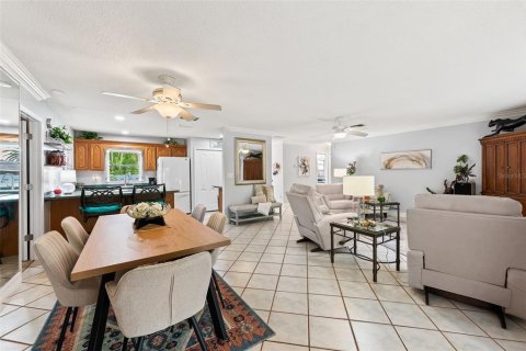Condo in Fort Myers, Florida, 2 bedrooms  № 966890 - photo 6