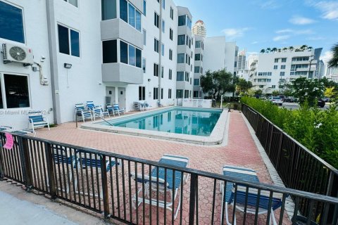 Condo in Sunny Isles Beach, Florida, 1 bedroom  № 1294874 - photo 18