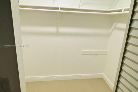 Condo in Sunny Isles Beach, Florida, 1 bedroom  № 1294874 - photo 13