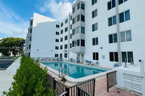 Condo in Sunny Isles Beach, Florida, 1 bedroom  № 1294874 - photo 2