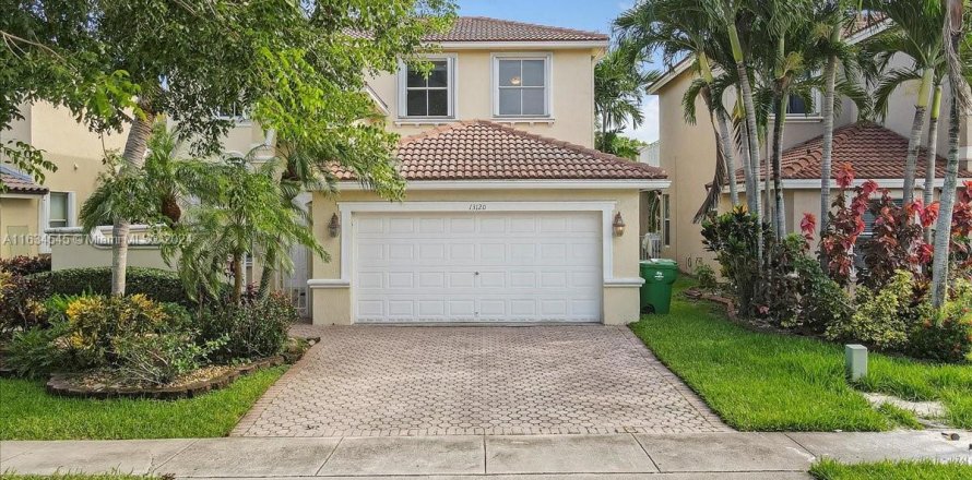 Casa en Miramar, Florida 4 dormitorios, 216.09 m2 № 1295094