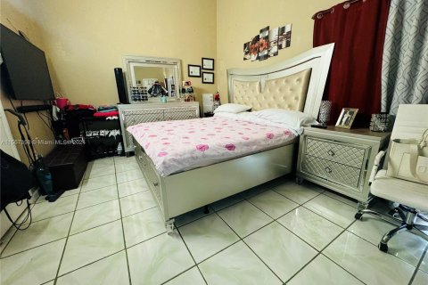 Townhouse in Miami Gardens, Florida 3 bedrooms, 133.41 sq.m. № 1116037 - photo 16