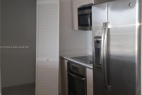 Condo in Miami, Florida, 2 bedrooms  № 1132121 - photo 15