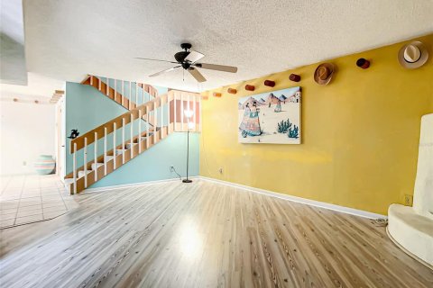 Touwnhouse à vendre à New Smyrna Beach, Floride: 3 chambres, 161.28 m2 № 829389 - photo 6