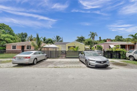 Immobilier commercial à vendre à Miami, Floride: 163.14 m2 № 1294695 - photo 5