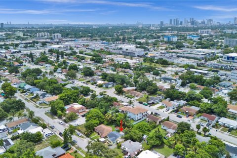 Commercial property in Miami, Florida 163.14 sq.m. № 1294695 - photo 4