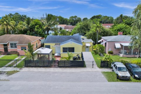 Commercial property in Miami, Florida 163.14 sq.m. № 1294695 - photo 2