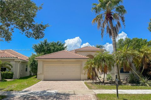 Villa ou maison à vendre à Weston, Floride: 4 chambres, 192.59 m2 № 1295106 - photo 1