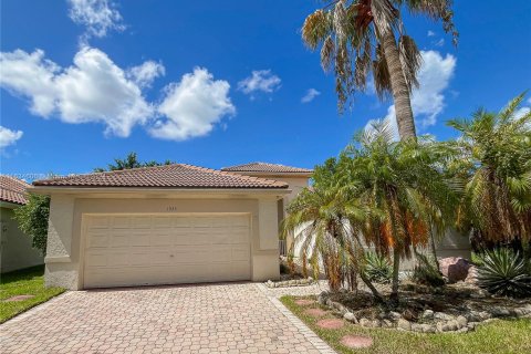 House in Weston, Florida 4 bedrooms, 192.59 sq.m. № 1295106 - photo 3