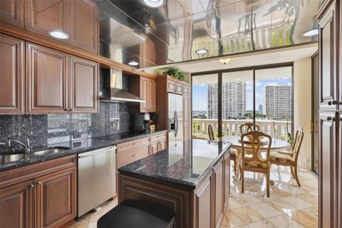 Copropriété à vendre à Aventura, Floride: 3 chambres, 242.01 m2 № 1353774 - photo 13