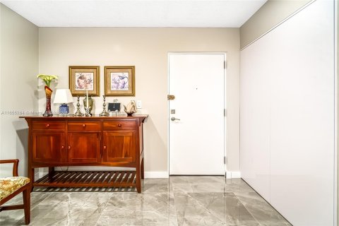 Condo in Sunny Isles Beach, Florida, 1 bedroom  № 1353821 - photo 9