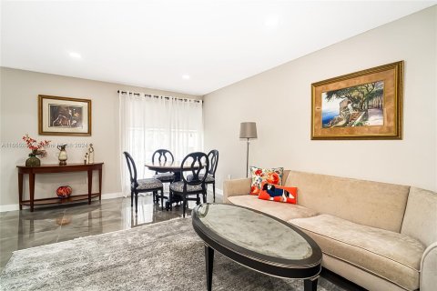 Condo in Sunny Isles Beach, Florida, 1 bedroom  № 1353821 - photo 2