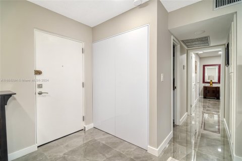 Condo in Sunny Isles Beach, Florida, 1 bedroom  № 1353821 - photo 19