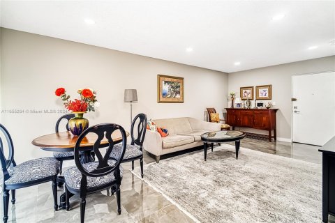 Condo in Sunny Isles Beach, Florida, 1 bedroom  № 1353821 - photo 18