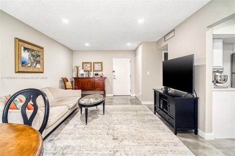 Condo in Sunny Isles Beach, Florida, 1 bedroom  № 1353821 - photo 10