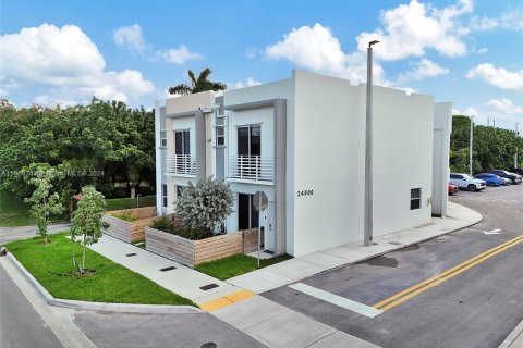 Touwnhouse à louer à Homestead, Floride: 3 chambres, 148.64 m2 № 1353820 - photo 1