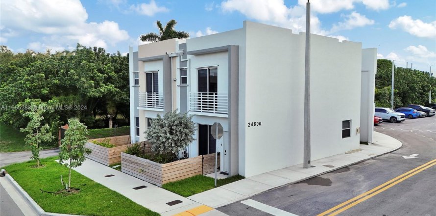 Townhouse in Homestead, Florida 3 bedrooms, 148.64 sq.m. № 1353820