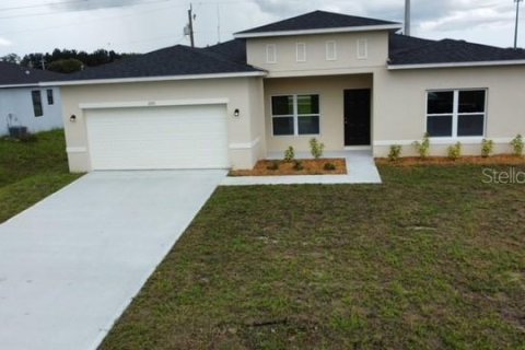 House in Palm Bay, Florida 4 bedrooms, 213.68 sq.m. № 971828 - photo 1