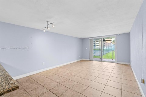 Condo in Hialeah, Florida, 1 bedroom  № 1394389 - photo 8