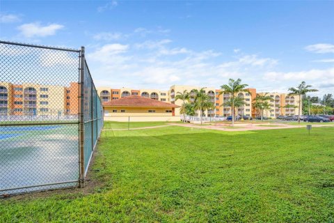 Condo in Hialeah, Florida, 1 bedroom  № 1394389 - photo 19