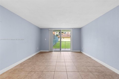 Condominio en venta en Hialeah, Florida, 1 dormitorio, 80.82 m2 № 1394389 - foto 9