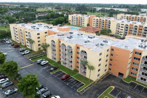 Condo in Hialeah, Florida, 1 bedroom  № 1394389 - photo 20