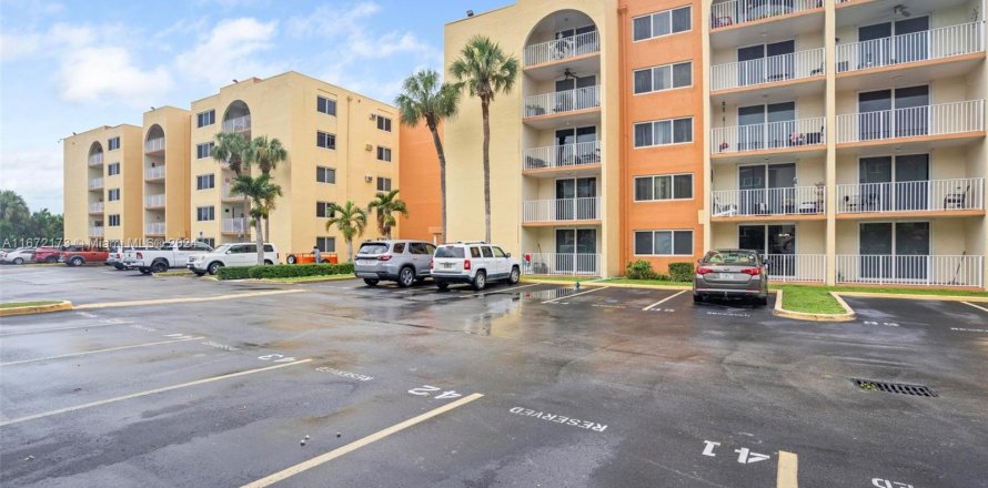 Condo in Hialeah, Florida, 1 bedroom  № 1394389