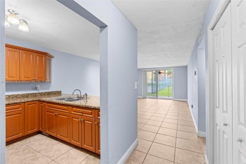 Condominio en venta en Hialeah, Florida, 1 dormitorio, 80.82 m2 № 1394389 - foto 7