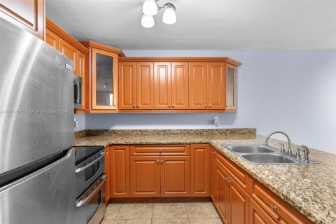 Condo in Hialeah, Florida, 1 bedroom  № 1394389 - photo 13