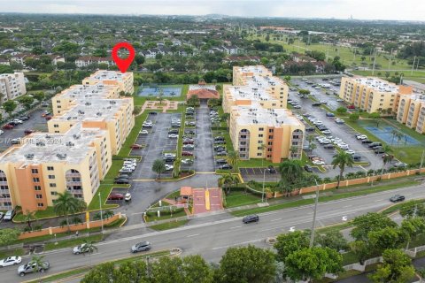 Condominio en venta en Hialeah, Florida, 1 dormitorio, 80.82 m2 № 1394389 - foto 21