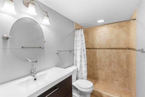 Condo in Hialeah, Florida, 1 bedroom  № 1394389 - photo 16