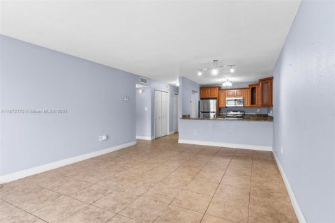 Condo in Hialeah, Florida, 1 bedroom  № 1394389 - photo 12