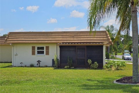 House in New Port Richey, Florida 2 bedrooms, 82.78 sq.m. № 1337432 - photo 12