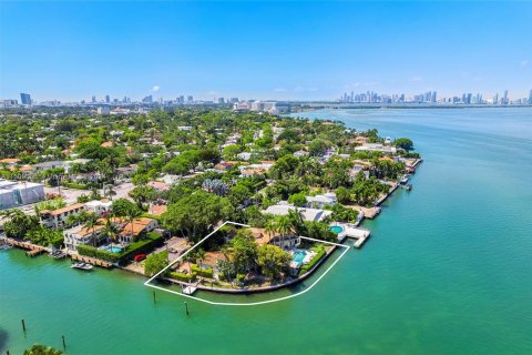 Купить земельный участок в Майами-Бич, Флорида № 942547 - фото 1
