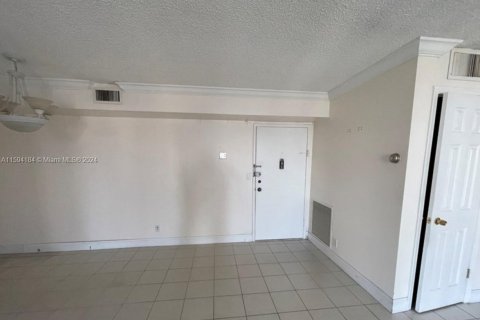 Condominio en venta en Hallandale Beach, Florida, 2 dormitorios, 119.66 m2 № 1186109 - foto 3