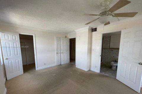 Condominio en venta en Hallandale Beach, Florida, 2 dormitorios, 119.66 m2 № 1186109 - foto 4