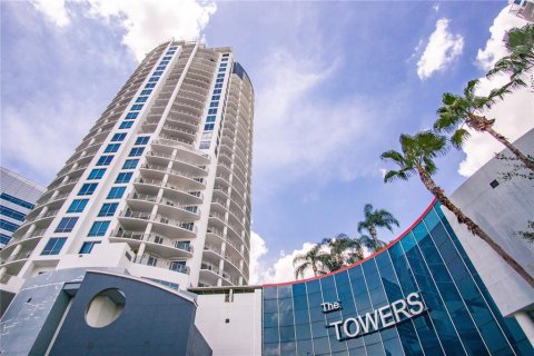Condominio en venta en Tampa, Florida, 2 dormitorios, 145.95 m2 № 649127 - foto 1