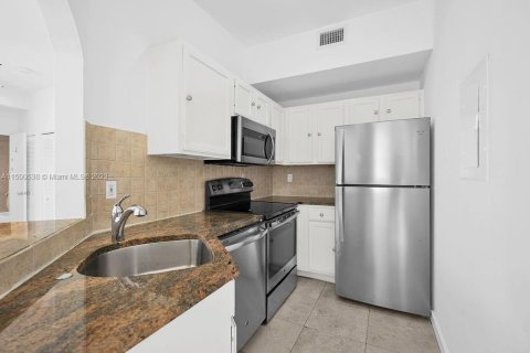 Condo in Miami Beach, Florida, 1 bedroom  № 887717 - photo 18