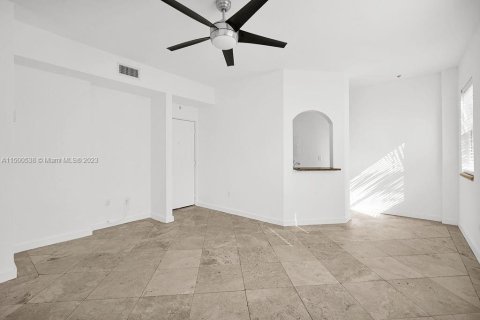 Condo in Miami Beach, Florida, 1 bedroom  № 887717 - photo 13