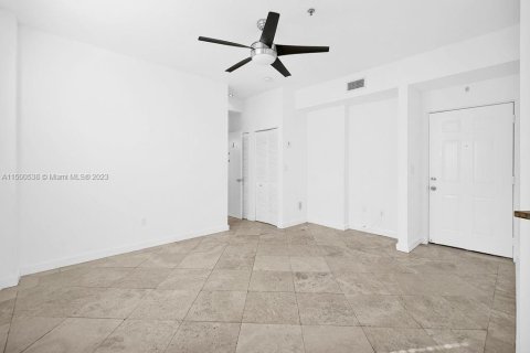 Condo in Miami Beach, Florida, 1 bedroom  № 887717 - photo 16