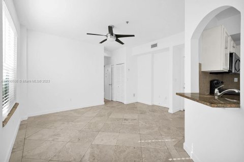 Condo in Miami Beach, Florida, 1 bedroom  № 887717 - photo 15