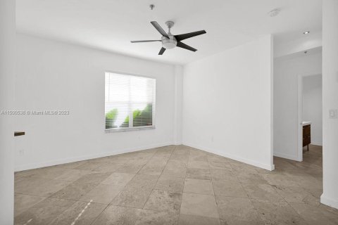 Condo in Miami Beach, Florida, 1 bedroom  № 887717 - photo 10