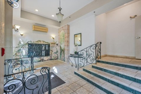 Condo in Miami Beach, Florida, 1 bedroom  № 887717 - photo 25