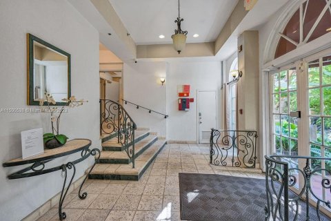 Condo in Miami Beach, Florida, 1 bedroom  № 887717 - photo 26