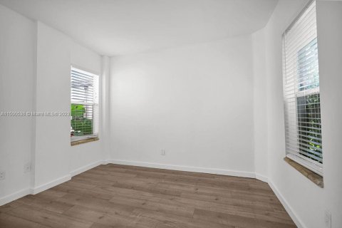 Condo in Miami Beach, Florida, 1 bedroom  № 887717 - photo 5