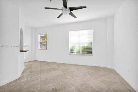 Condo in Miami Beach, Florida, 1 bedroom  № 887717 - photo 11