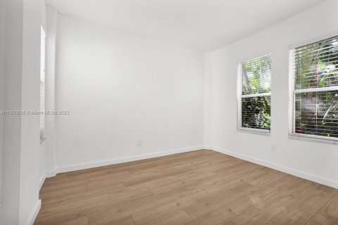 Condo in Miami Beach, Florida, 1 bedroom  № 887717 - photo 9