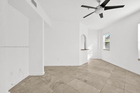 Condo in Miami Beach, Florida, 1 bedroom  № 887717 - photo 12