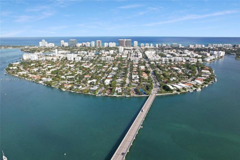 Condominio en venta en Bay Harbor Islands, Florida, 3 dormitorios, 302.58 m2 № 885926 - foto 9